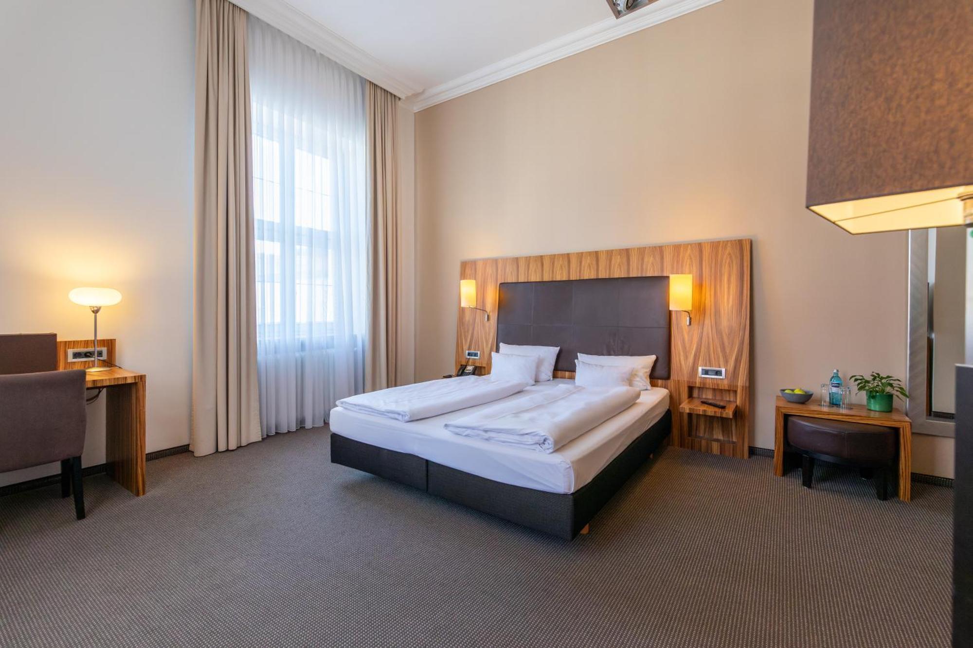 Herzogshof - Boutique-Hotel Am Dom Regensburg Exterior photo